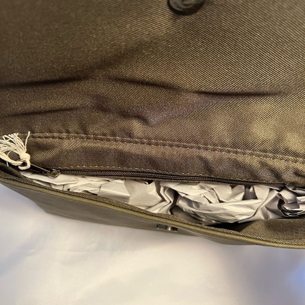 Universal Thread Crossbody  - Picture 2 of 3